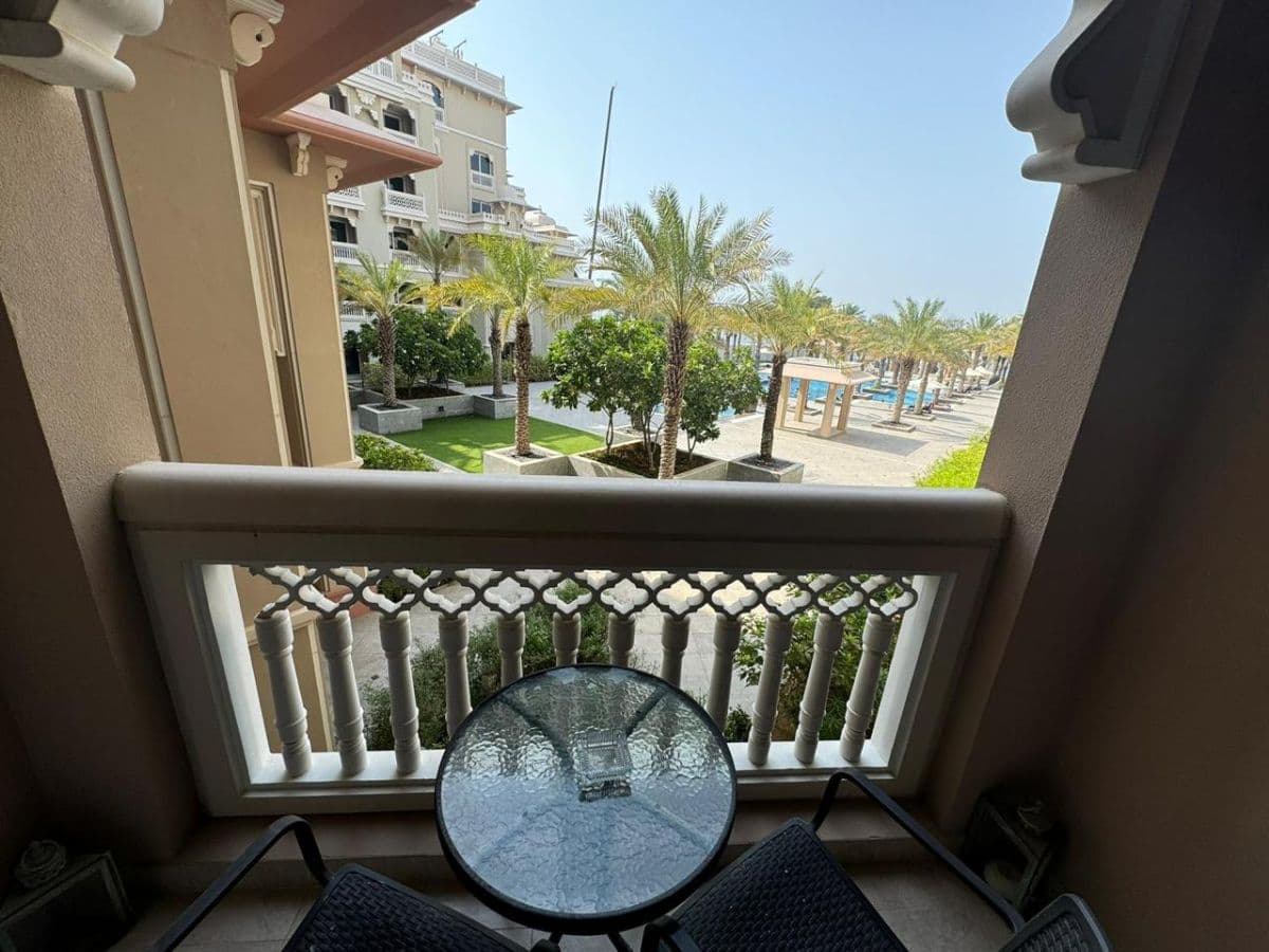 Elegant 1 BR Apartment with Private Beach Access